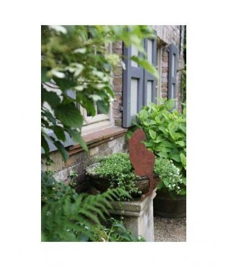 Decoratieve zittende kat opzij kijkend, roest design